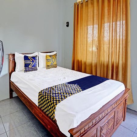 Spot On 91595 Sruni Syariah Hotel Gedangan Kültér fotó